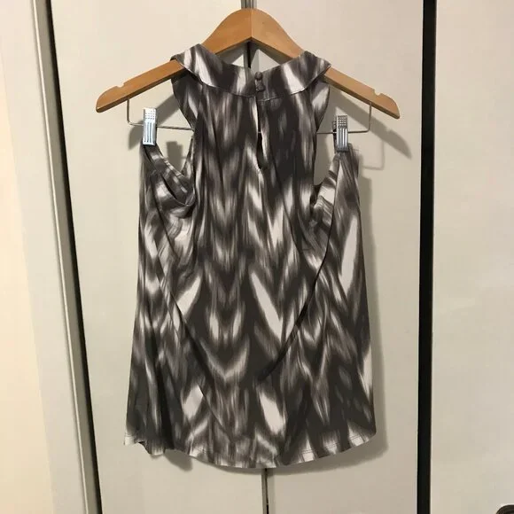 Inc Ladies Top With a Rhinestone Design Size X Large - Picture 2 of 3